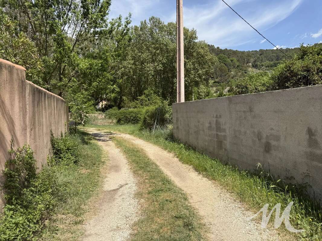Terrain à BARJOLS