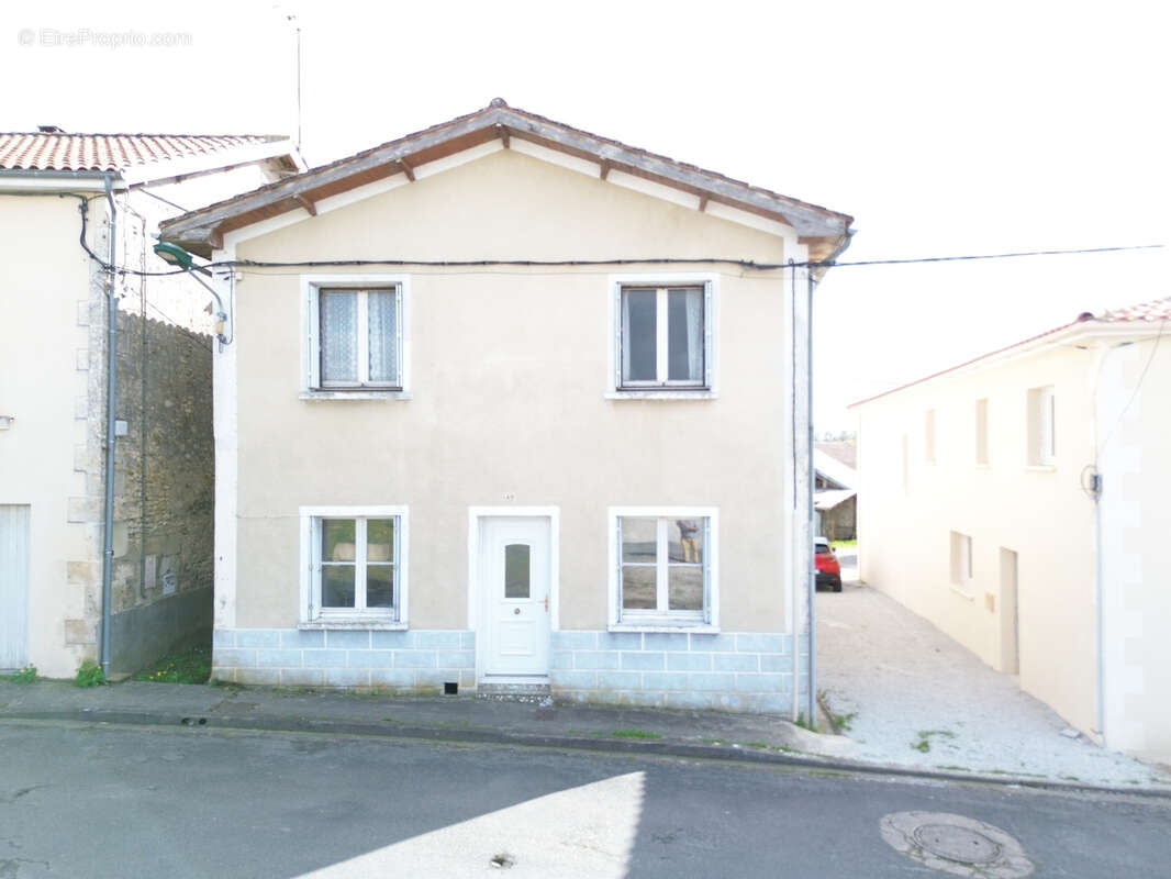 Maison à BAIGNES-SAINTE-RADEGONDE