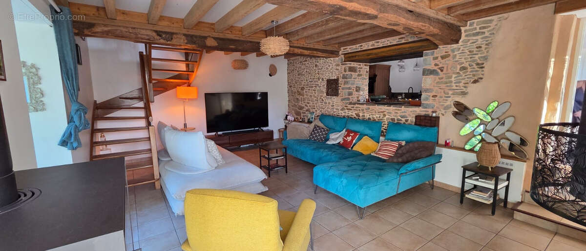 Maison à SAINT-GEORGES-DE-LIVOYE