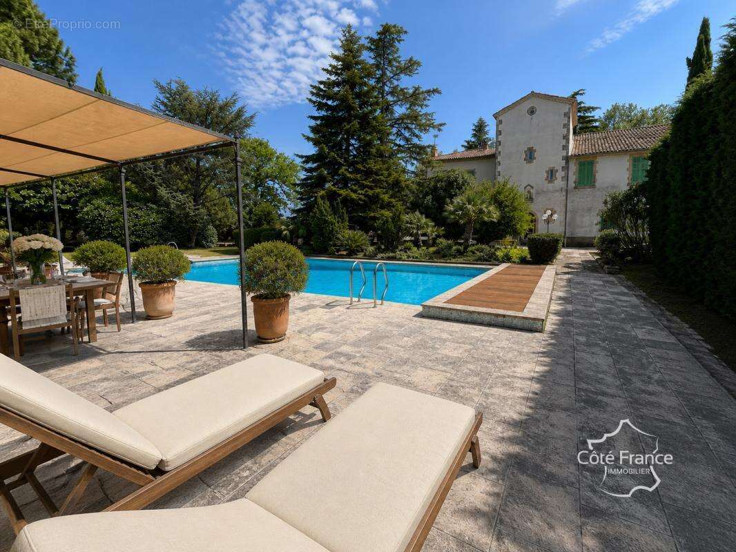 Hôtel particulier du XIXe siècle sur un parc de 4200m2 - photo 2