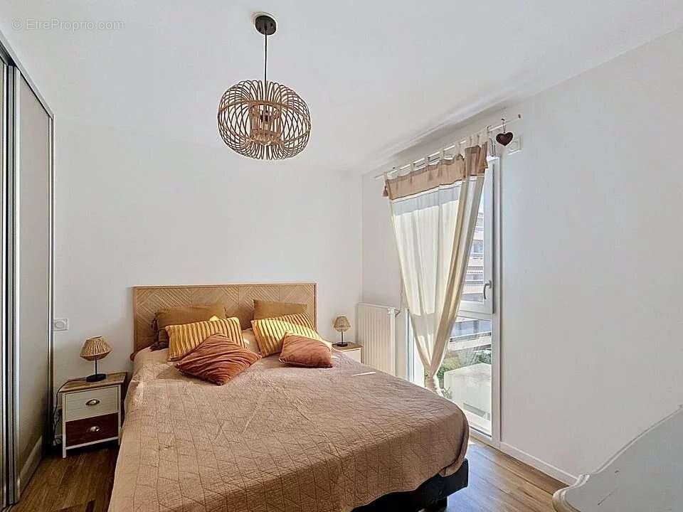 Appartement à SAINT-LAURENT-DU-VAR