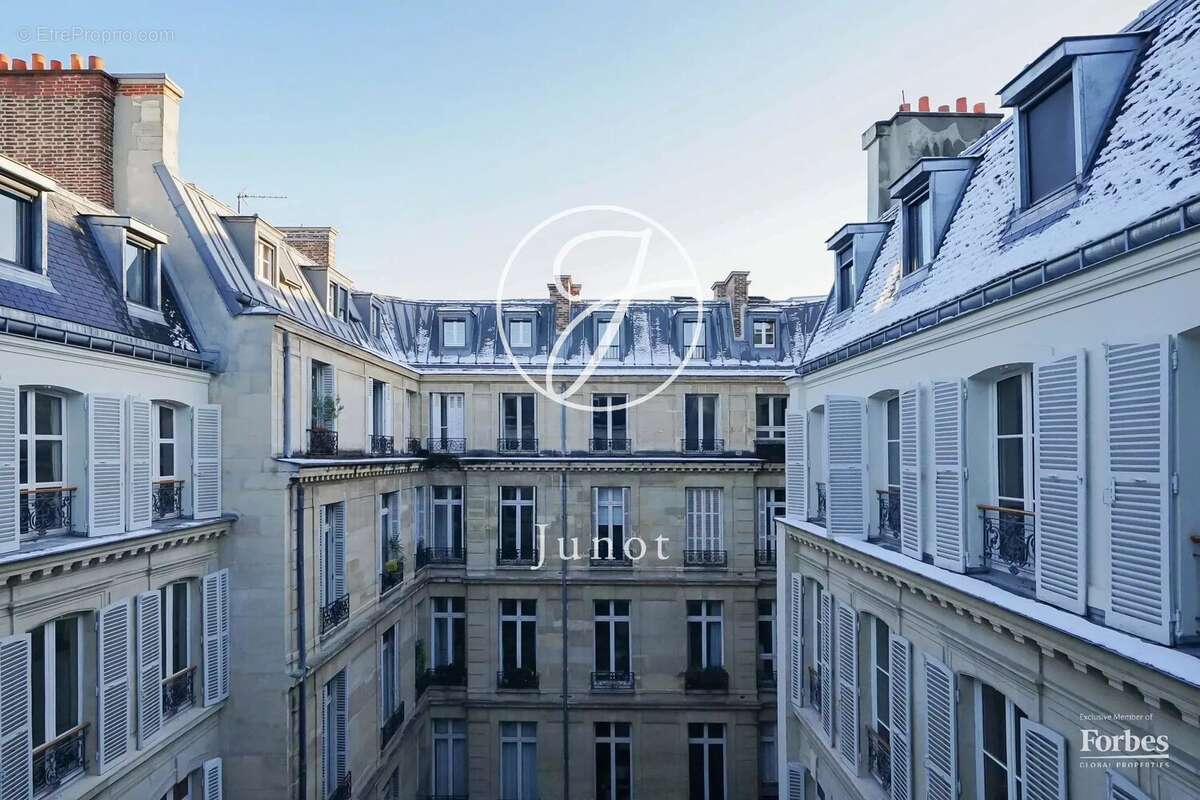 Appartement à PARIS-8E