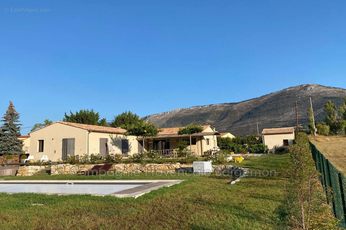 Maison à LA ROQUE-ESCLAPON