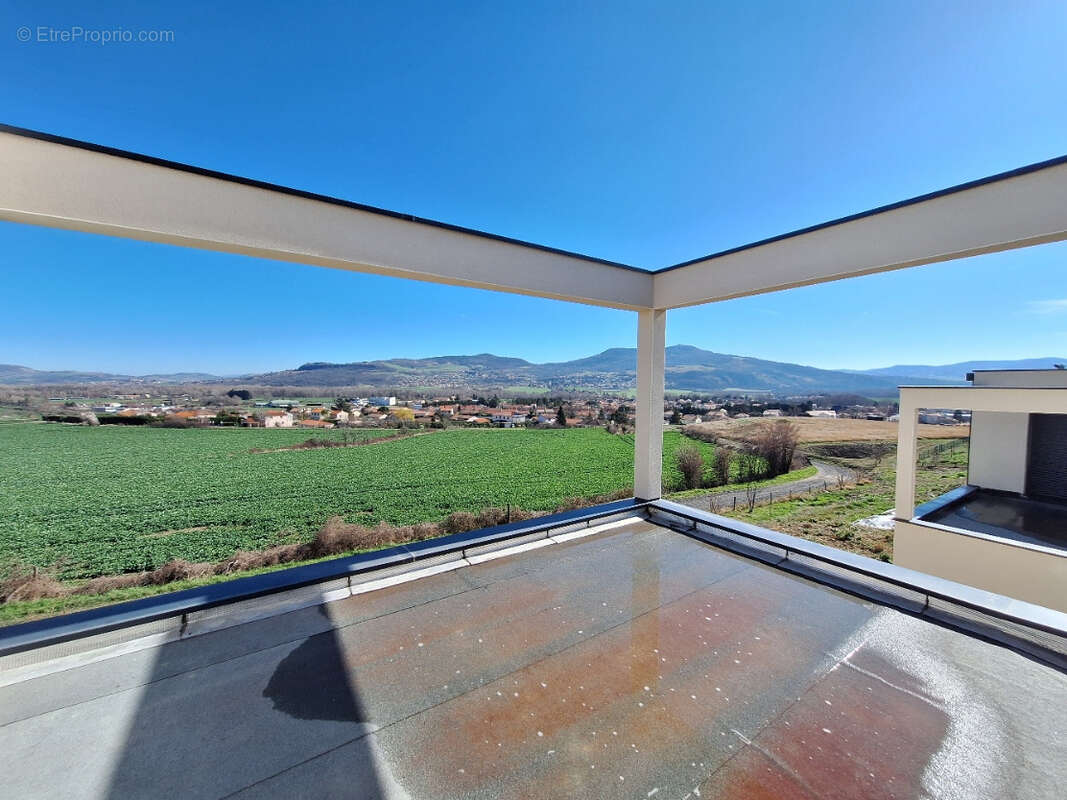 Maison à LES MARTRES-DE-VEYRE