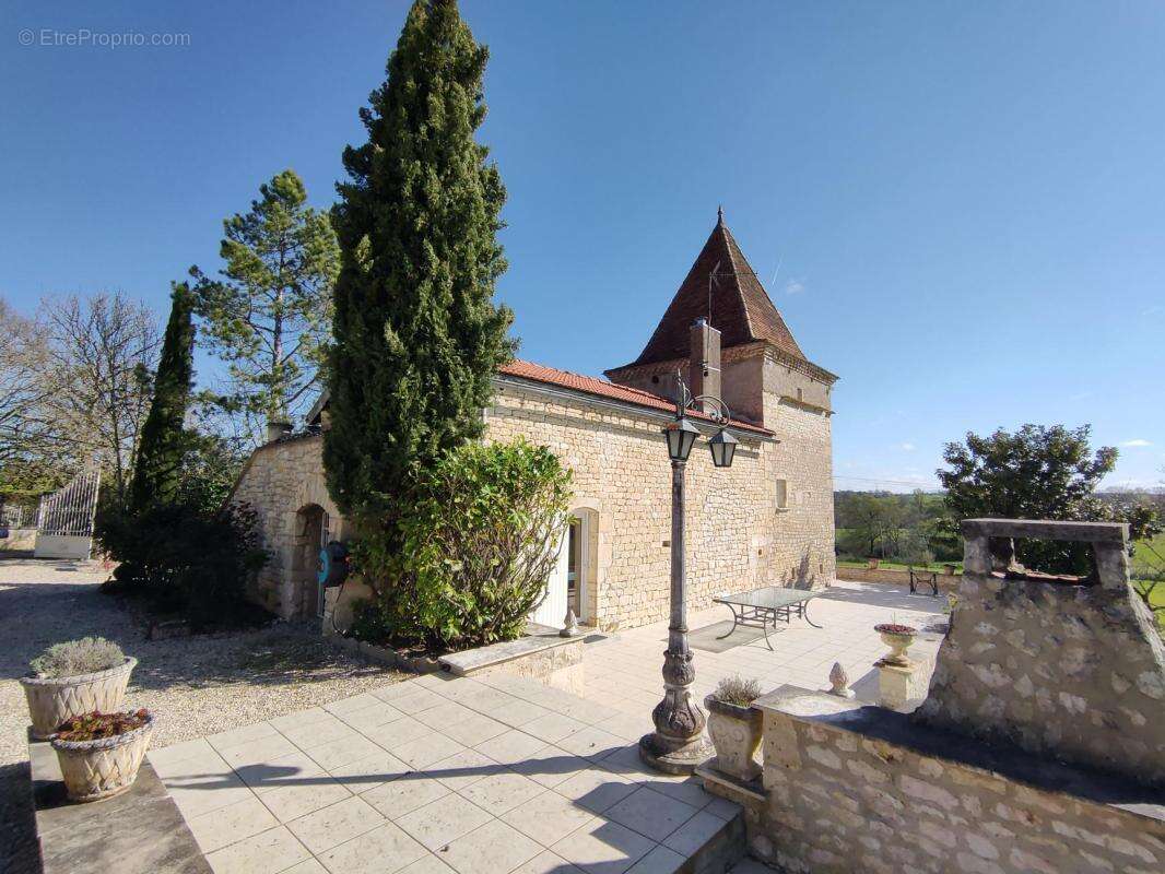 Maison à VILLENEUVE-SUR-VERE