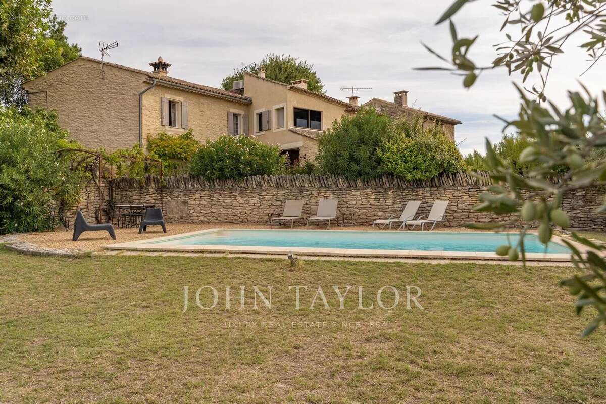 Maison à GORDES