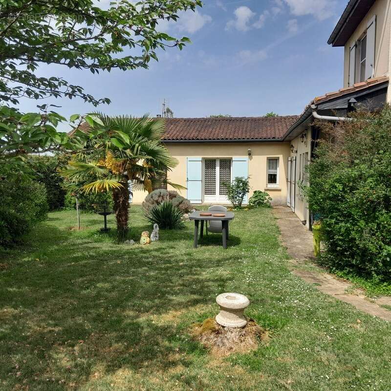 Maison à AIGRE