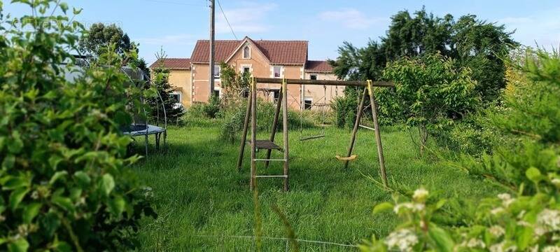 Maison à SAINT-FRONT-DE-PRADOUX