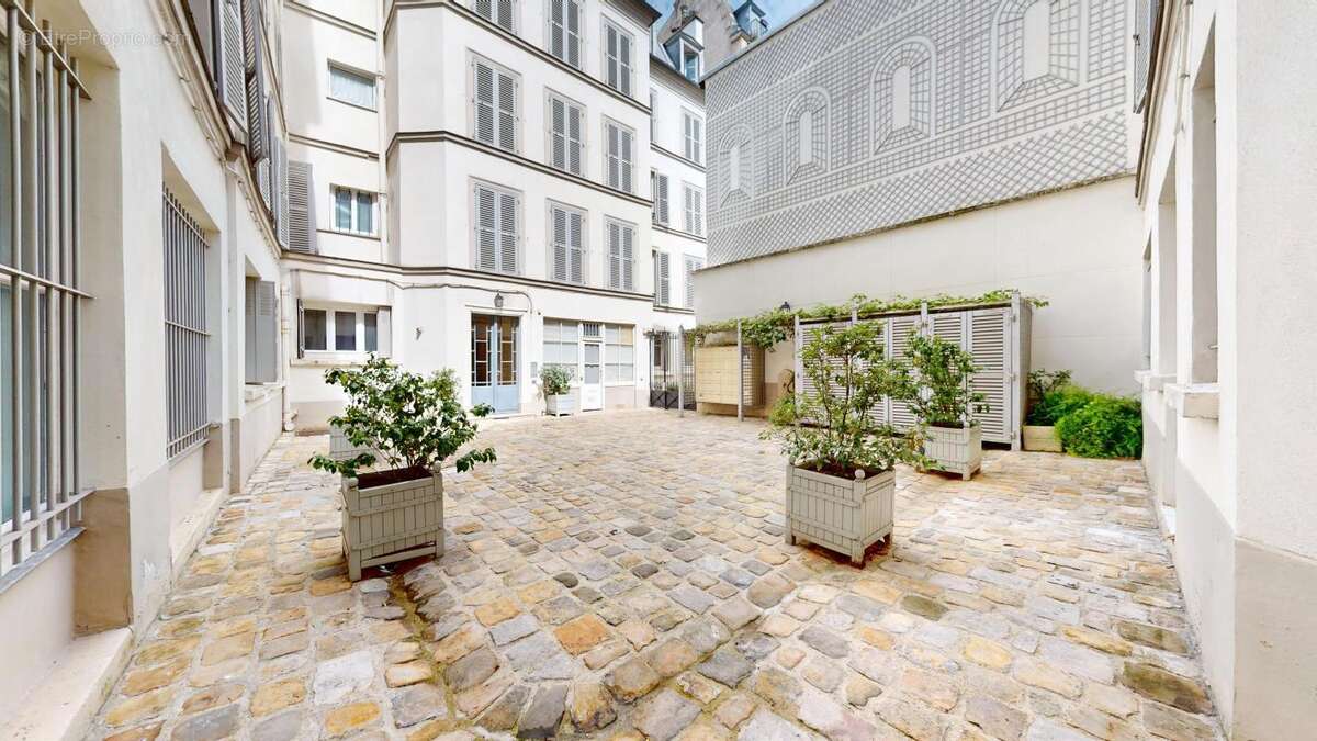 Appartement à PARIS-7E