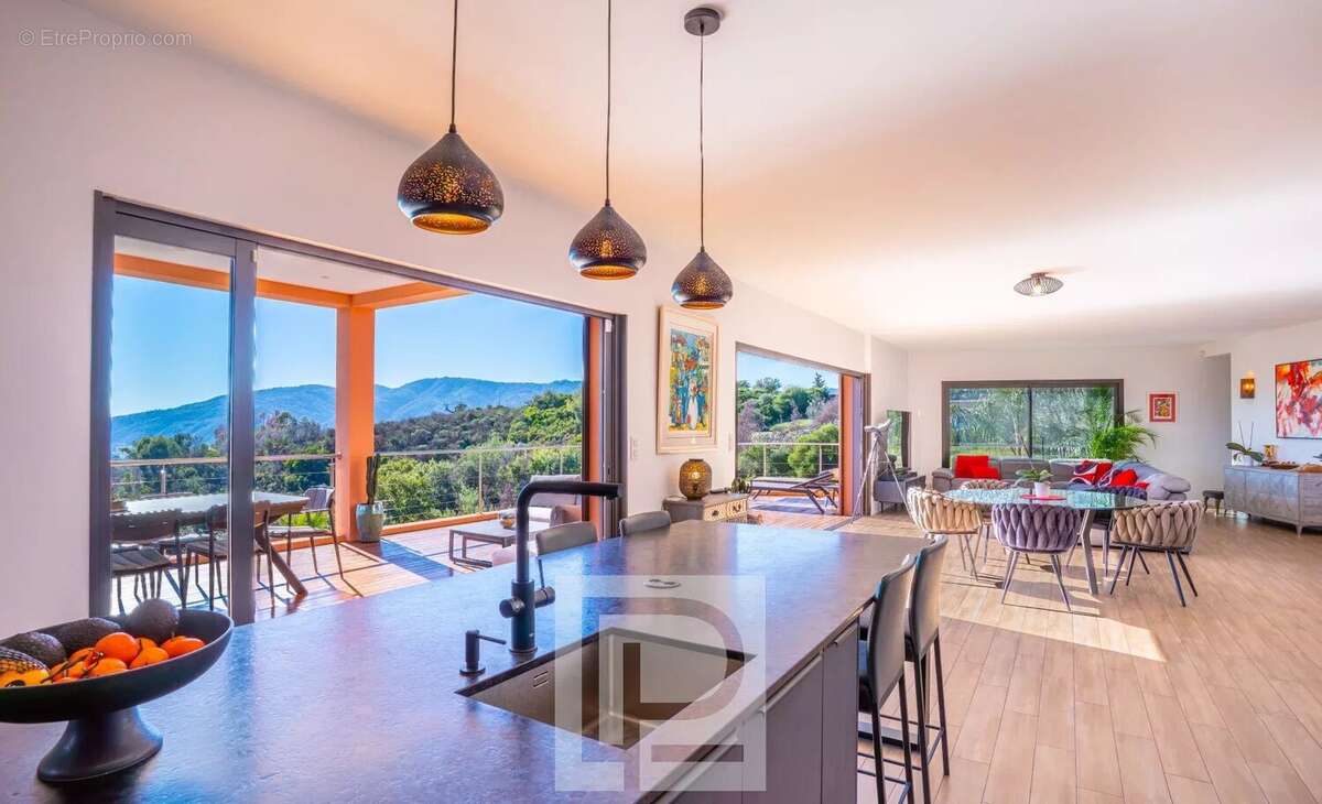 Maison à MOUGINS