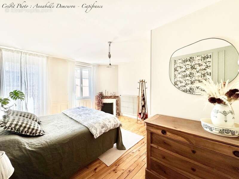 RIOM - EXCLUSIVITÉ – Maison de ville de caractère P6 entièrement rénovée avec jardin, abri et cave - photo 35