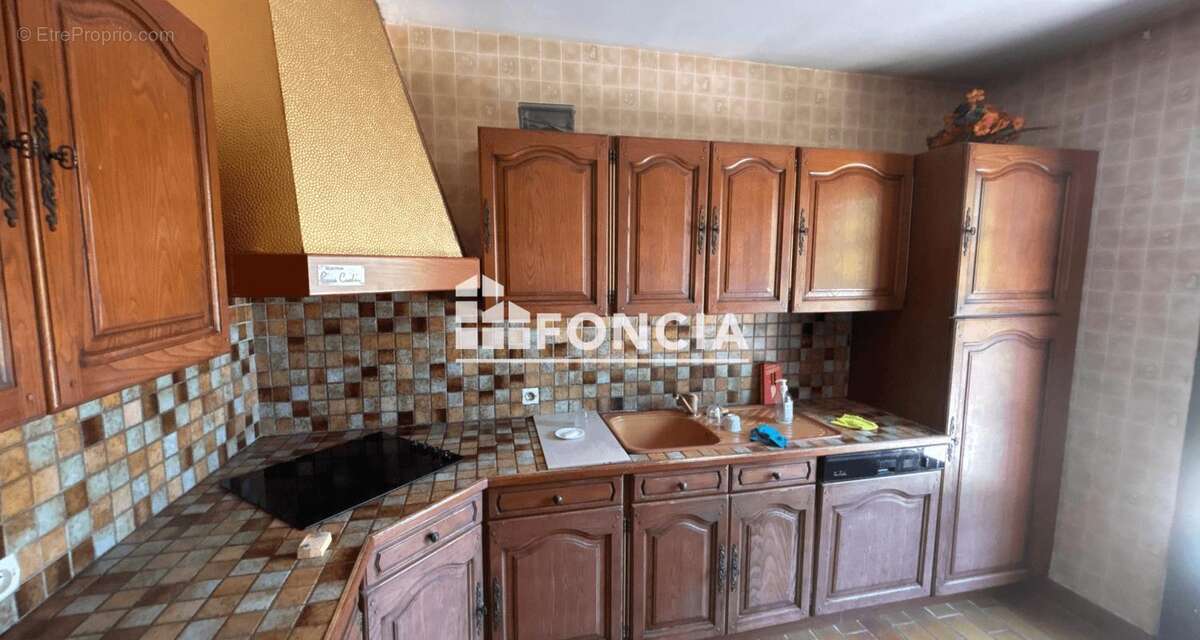 MAUGUIO – Maison F5 de 126 m² sur 546 m² de terrain – Garage 28 m² – Fort potentiel - photo 5