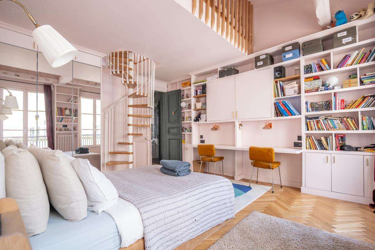 Appartement à PARIS-3E