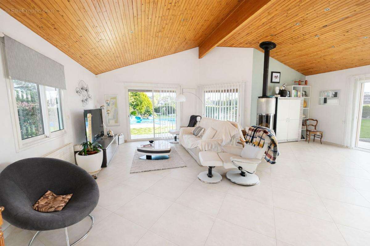  Maison de plain-pied 158 m² – Piscine 5x10 – Terrain 1500 m² – Cœur de village – Brax (31) - photo 4