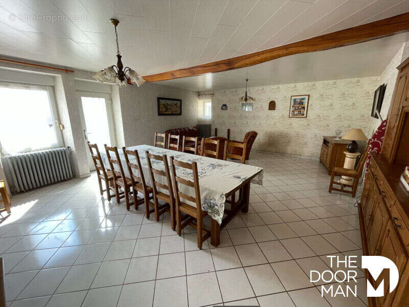 Maison à DAMMARTIN-SUR-MEUSE