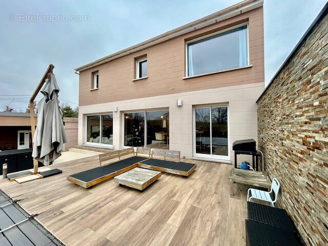 Maison à LA VILLE-DU-BOIS