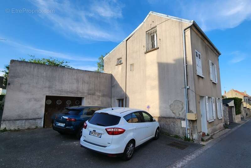 Maison à ISSOU