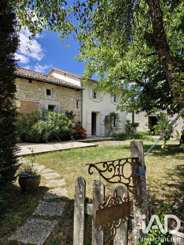 Photo 1 - Maison à SAINT-COUTANT