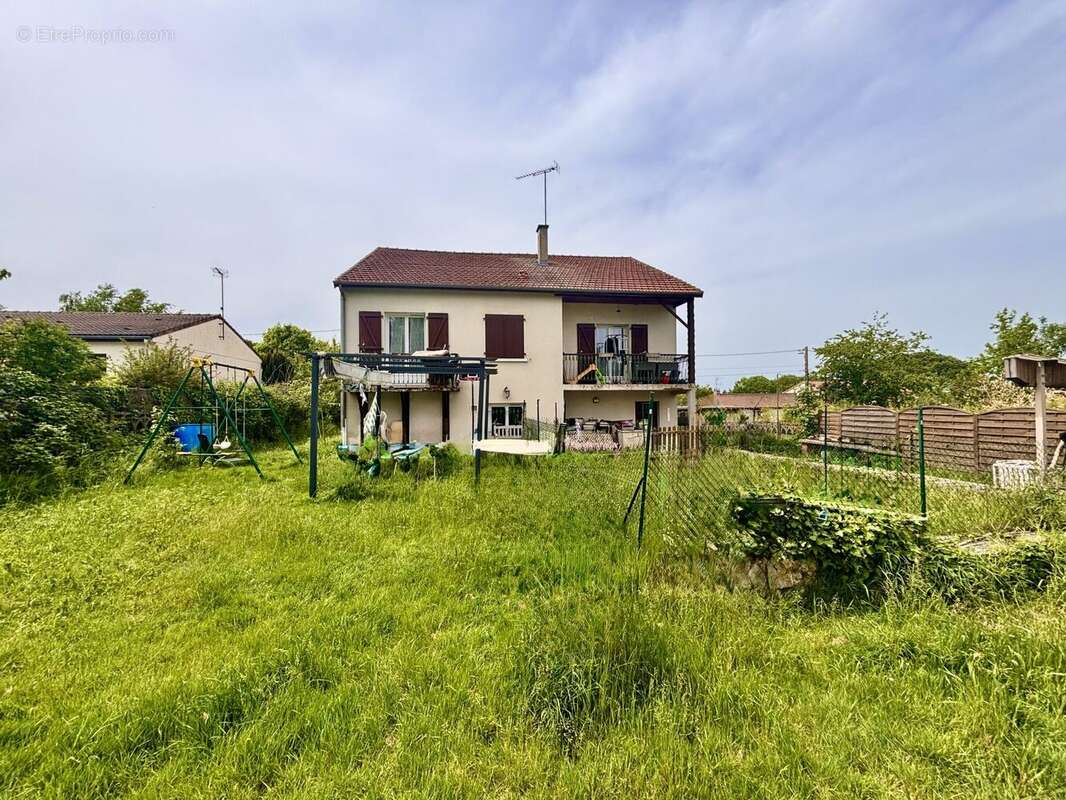 Maison à VOUNEUIL-SOUS-BIARD