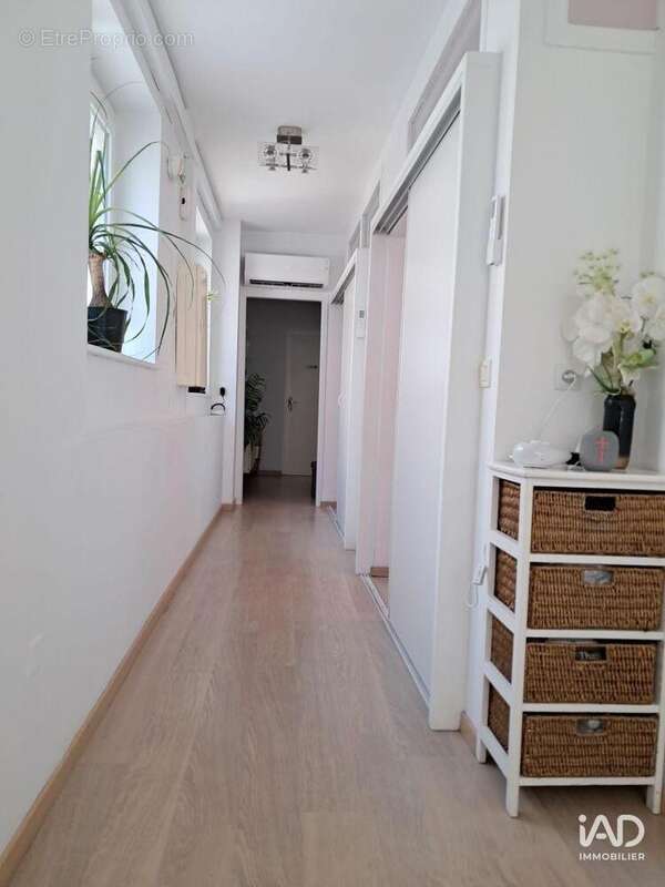 Photo 2 - Commerce à LEZIGNAN-CORBIERES