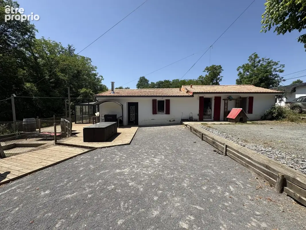 Maison avec dépendances et piscine - photo 2