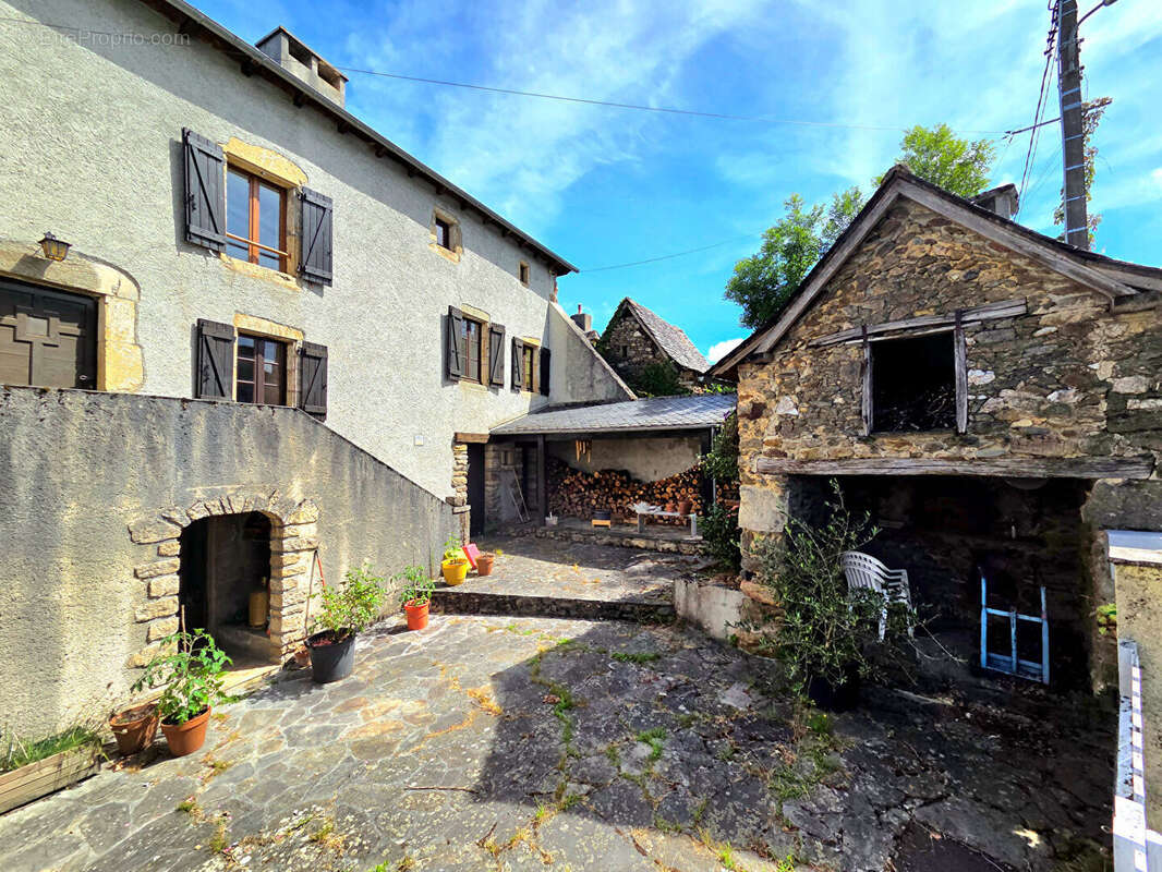 Ancien corps de ferme dans un hameau paisible avec un terrain de plus de 7 500m² - photo 18