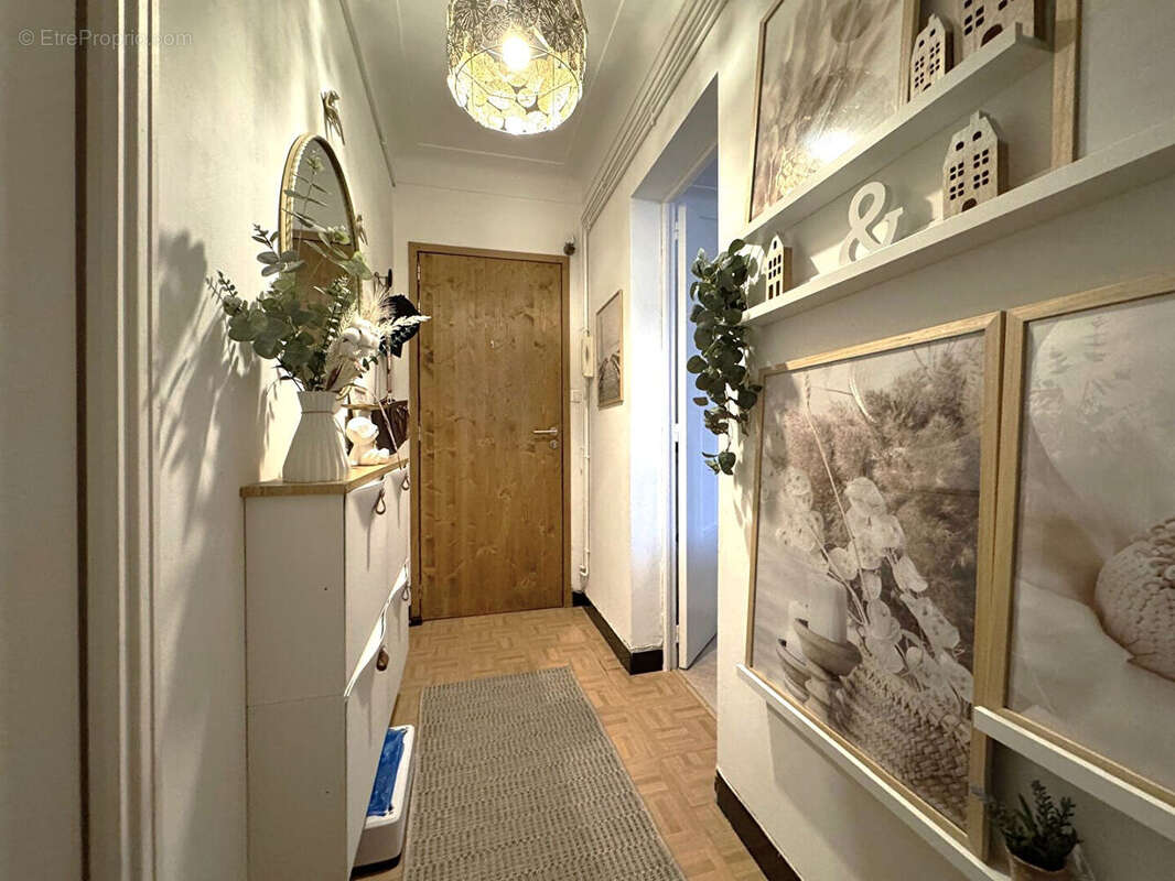 Appartement à BAGNOLS-SUR-CEZE