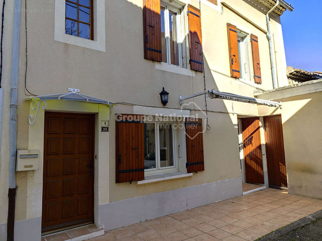 Maison à CAMARET-SUR-AIGUES