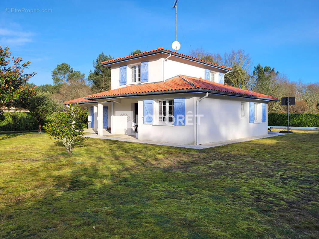 Maison à ESCOURCE