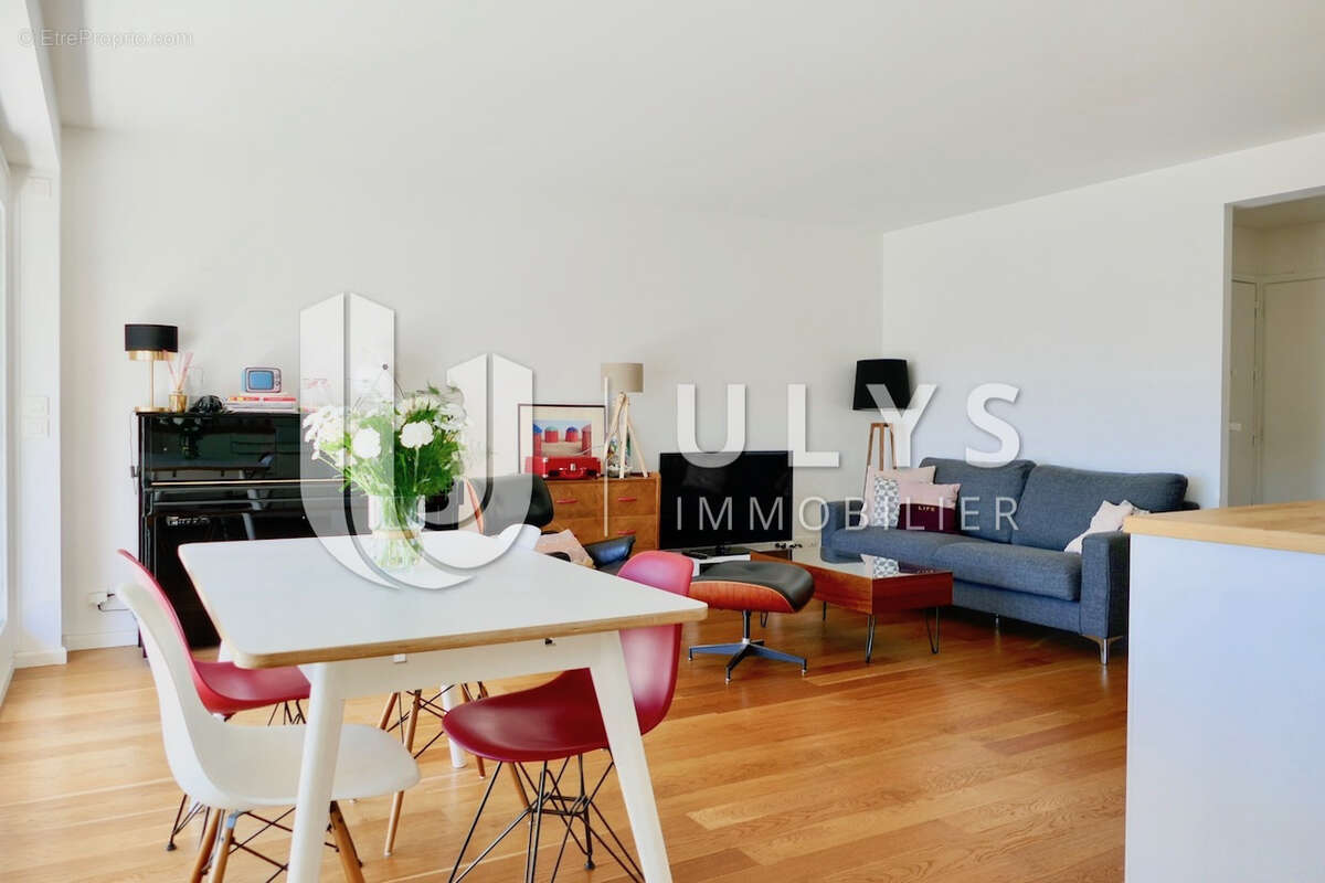 Appartement à PARIS-14E
