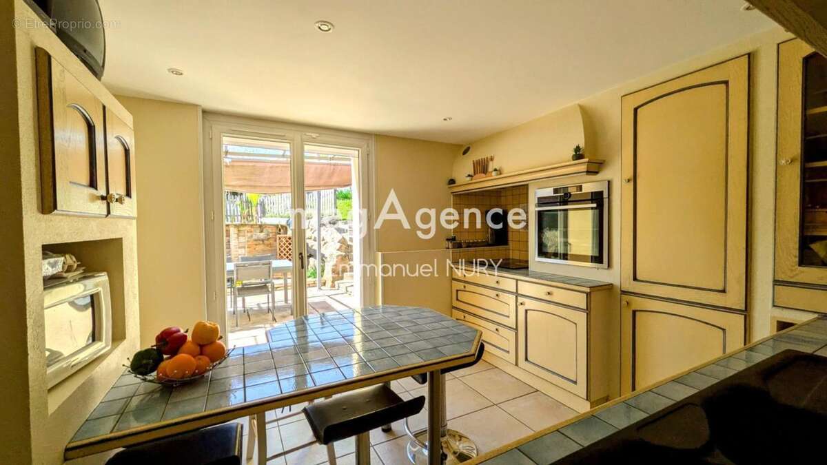 Maison à TASSIN-LA-DEMI-LUNE