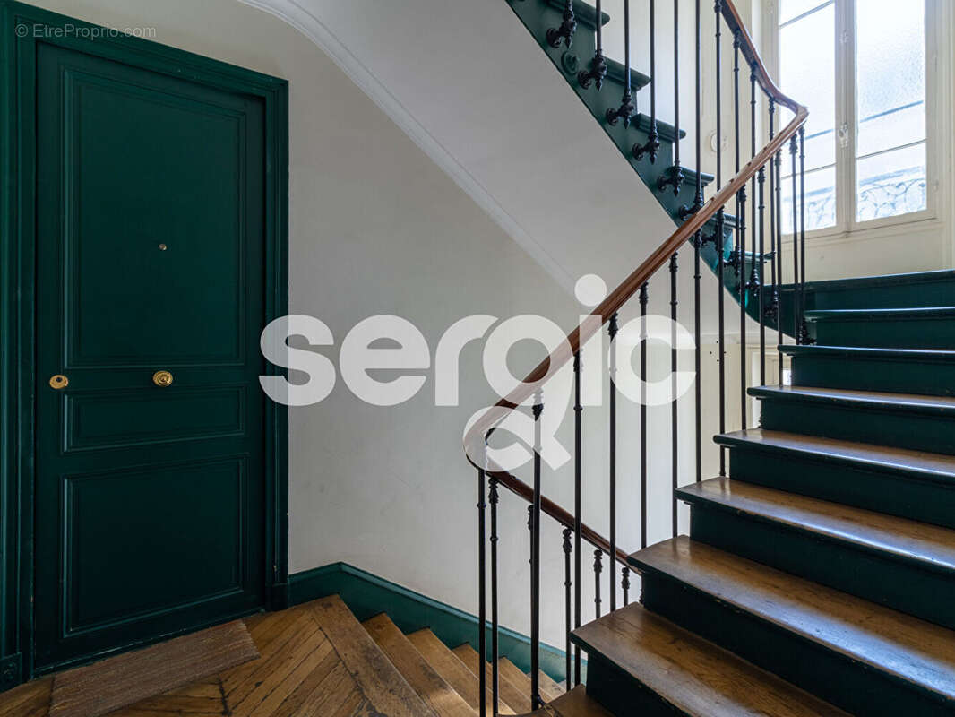 Appartement à PARIS-14E