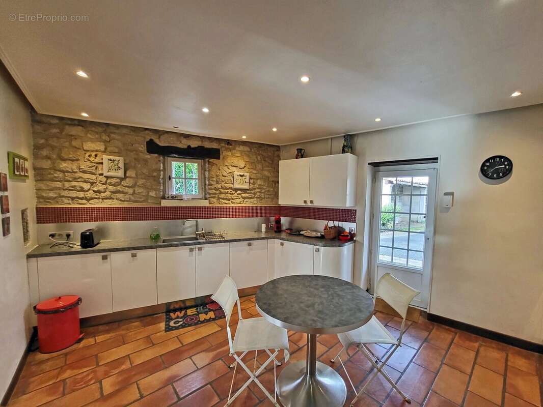 Élégante maison de maître charentaise avec grande piscine chauffée - photo 6