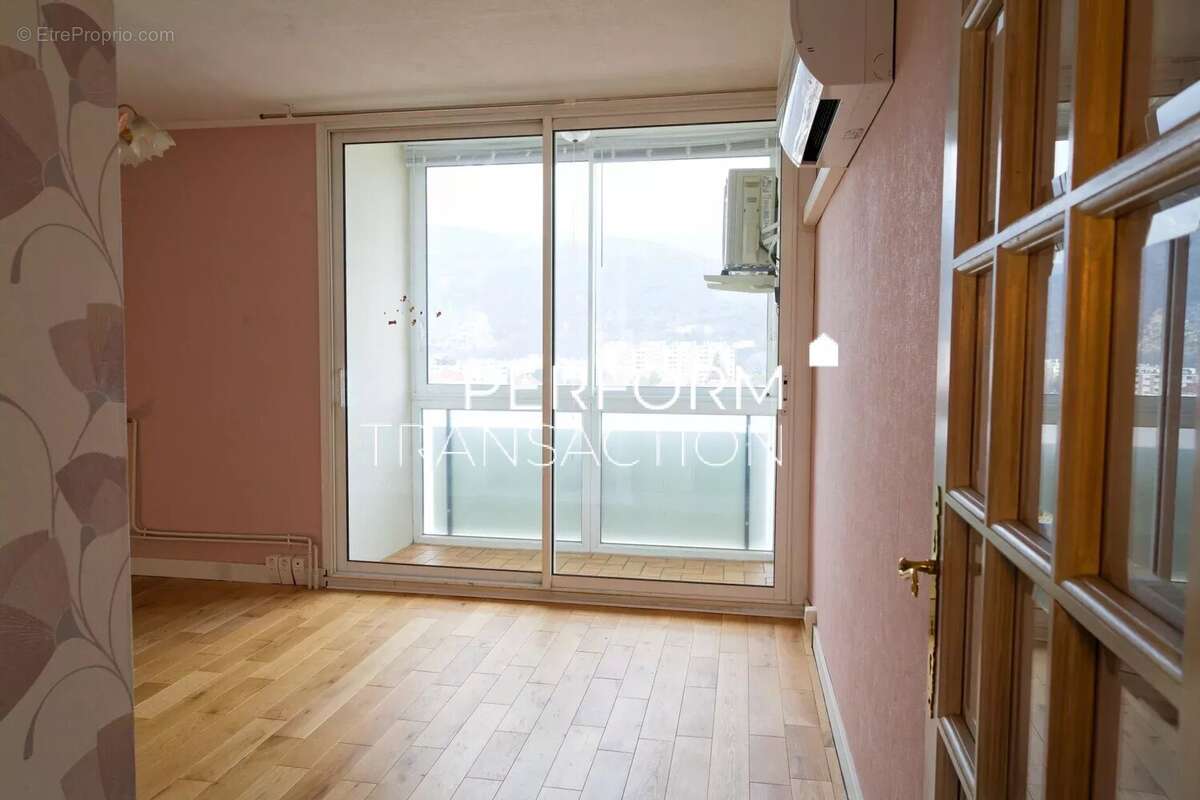 Appartement à SEYSSINET-PARISET