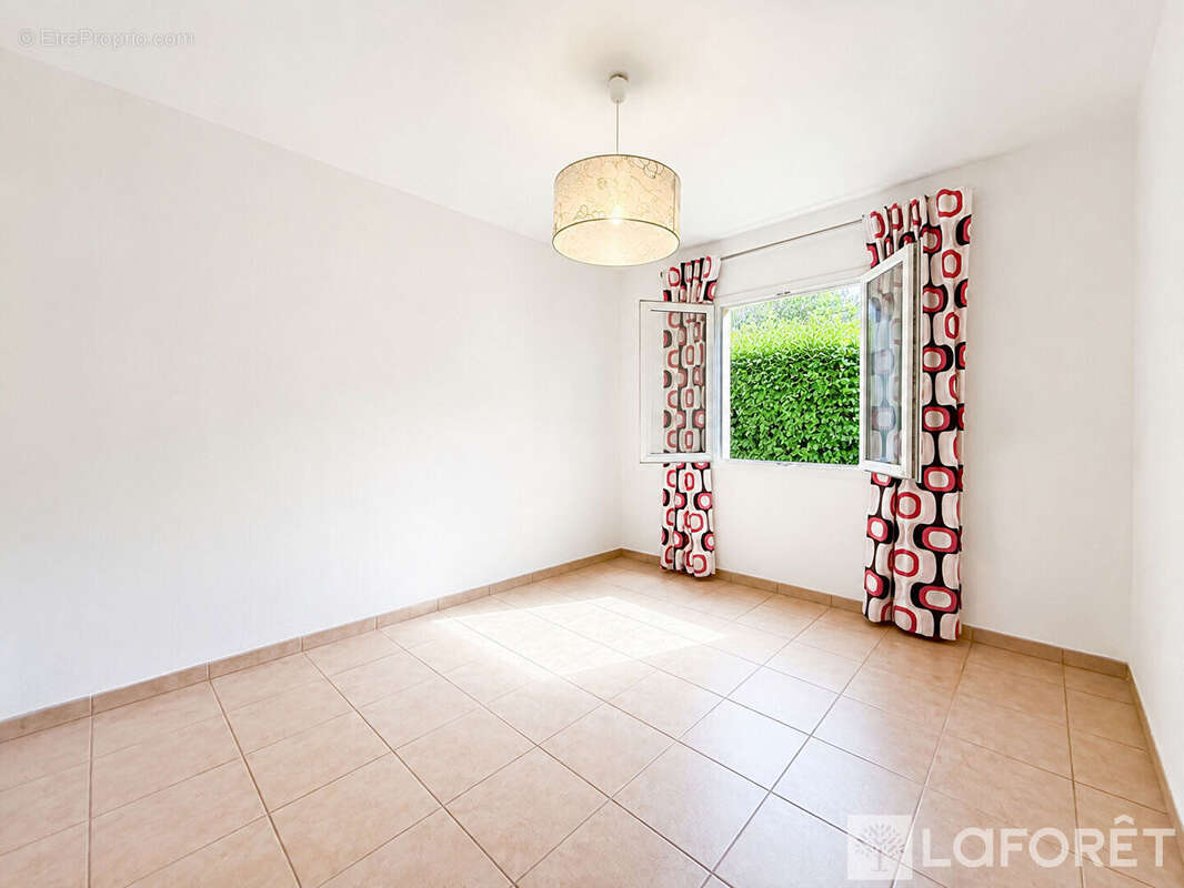 Pavillon 95m² avec Garage et Piscine - photo 10
