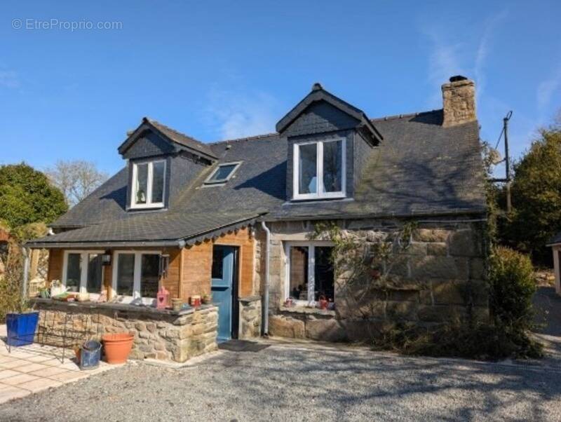 Maison 2 chambres au calme à Locarn(22) avec garage, grand jardin et dépendances dont un gîte rénové pour revenus supplémentaire - photo 2