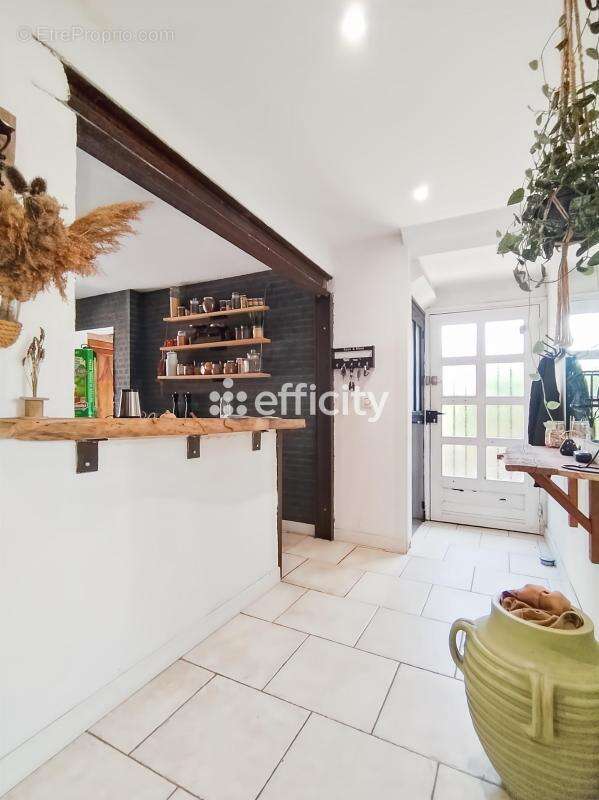 Maison 140 m² à La Rochelle  - photo 2