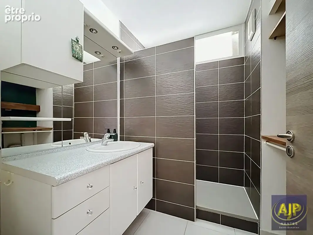 AJP IMMOBILIER NANTES - T3/T4 lumineux de 70 m² - Quartier Cité des Congrès / CHU - photo 15