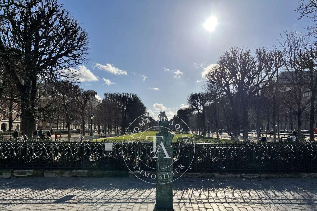 Parking à PARIS-6E