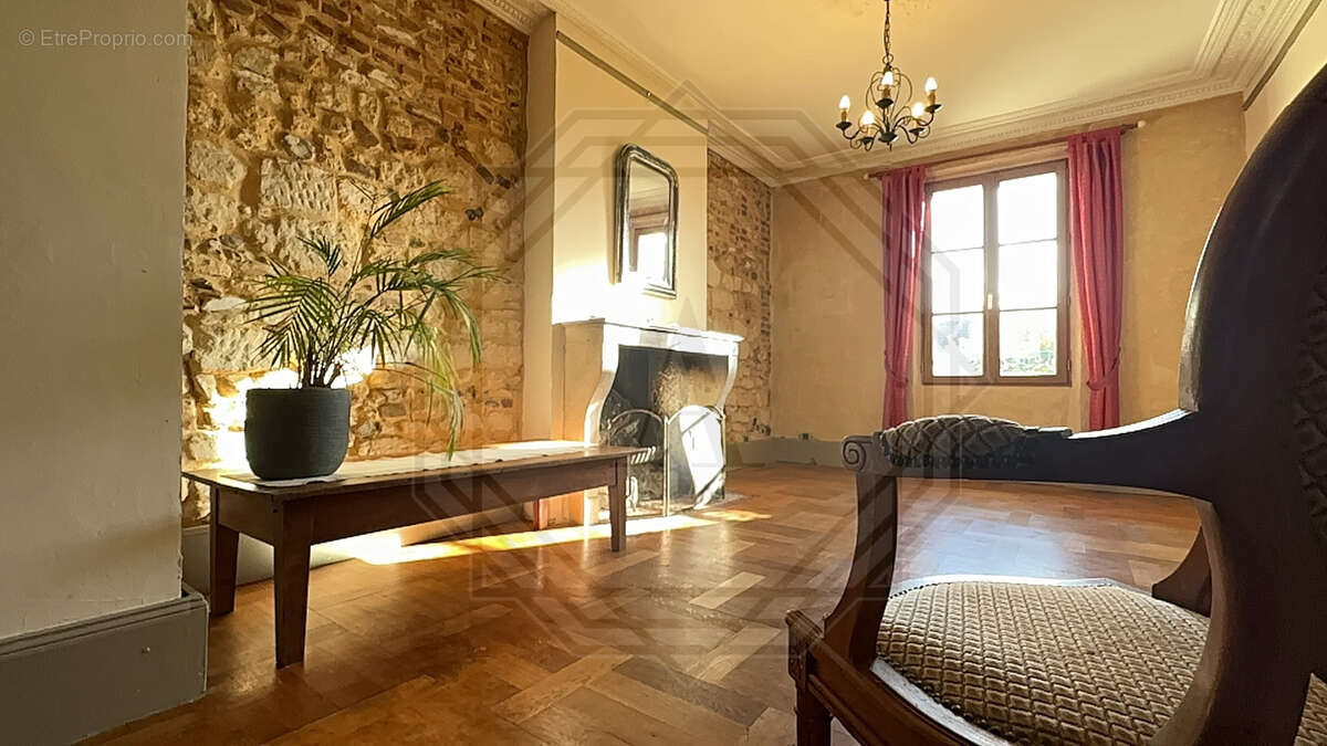 Maison à VILLENEUVE-LES-SABLONS