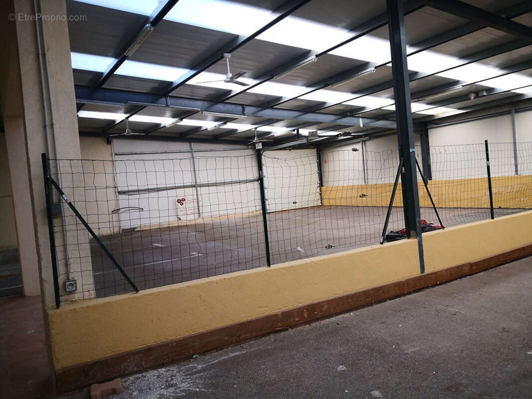 Commerce à ROQUEBRUNE-SUR-ARGENS