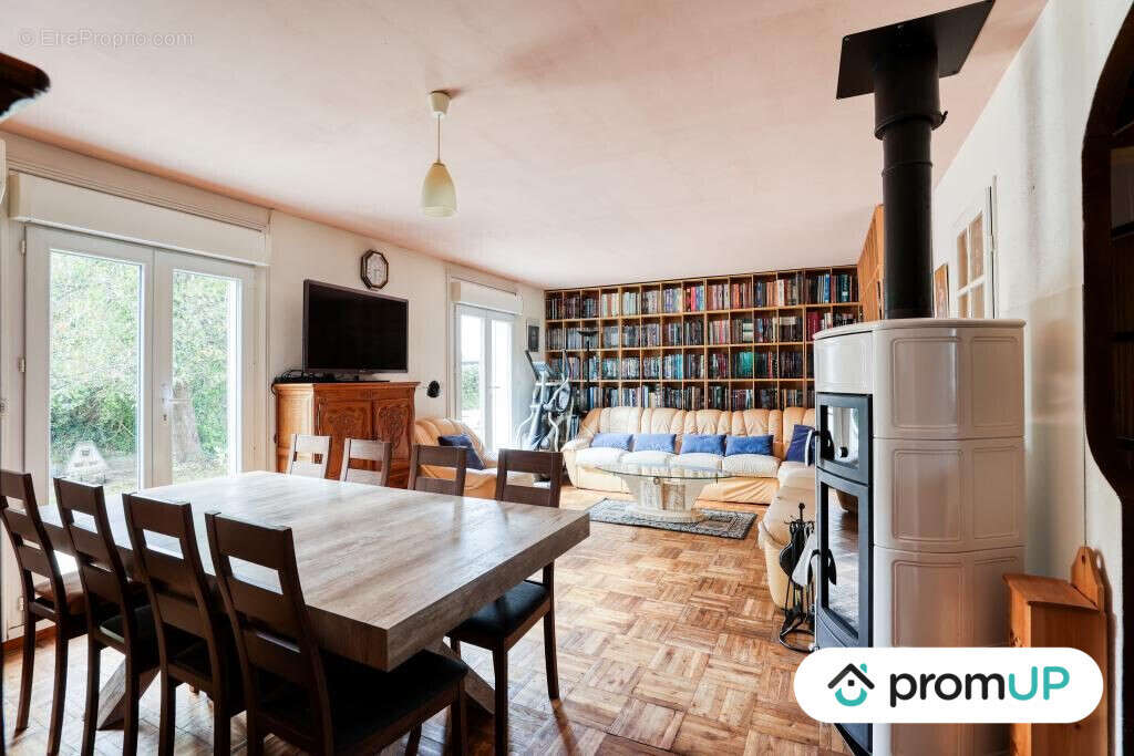 Maison à PORT-D&#039;ENVAUX