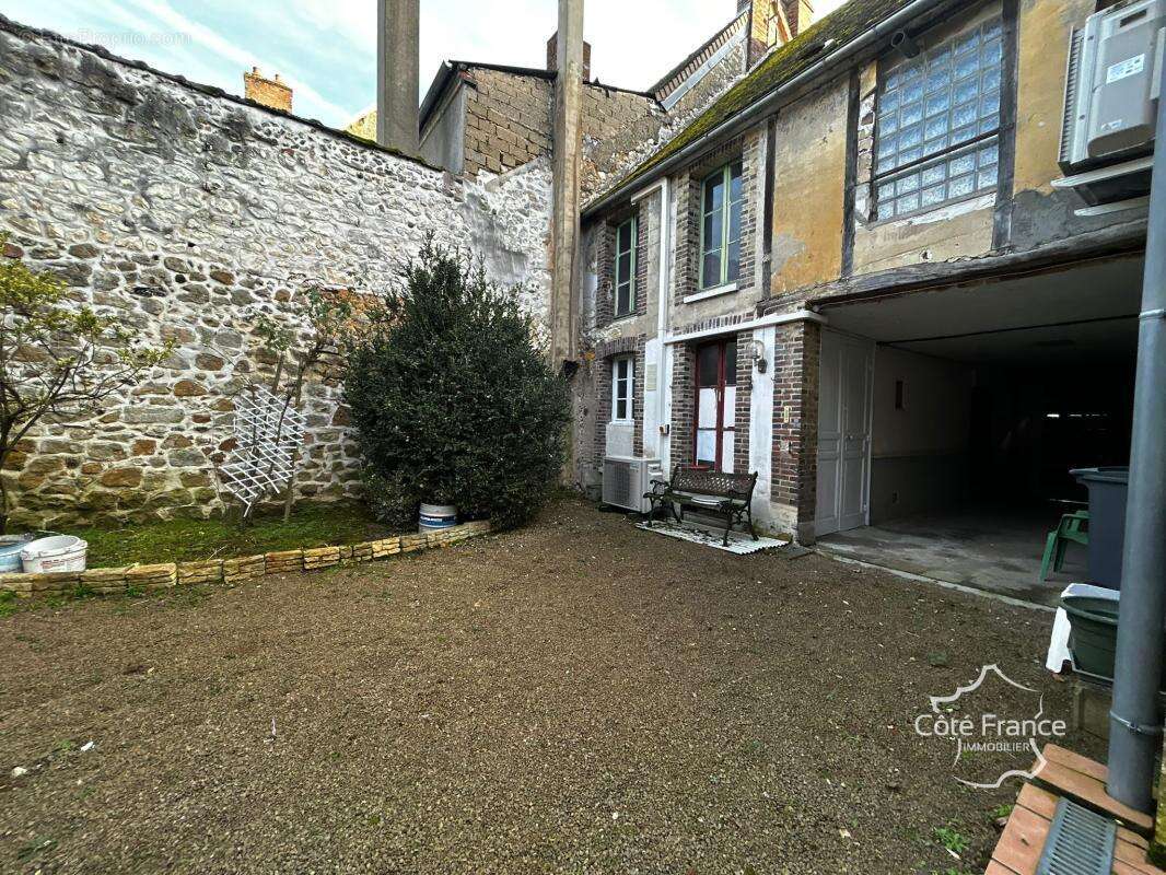 Appartement à VILLENEUVE-L'ARCHEVEQUE