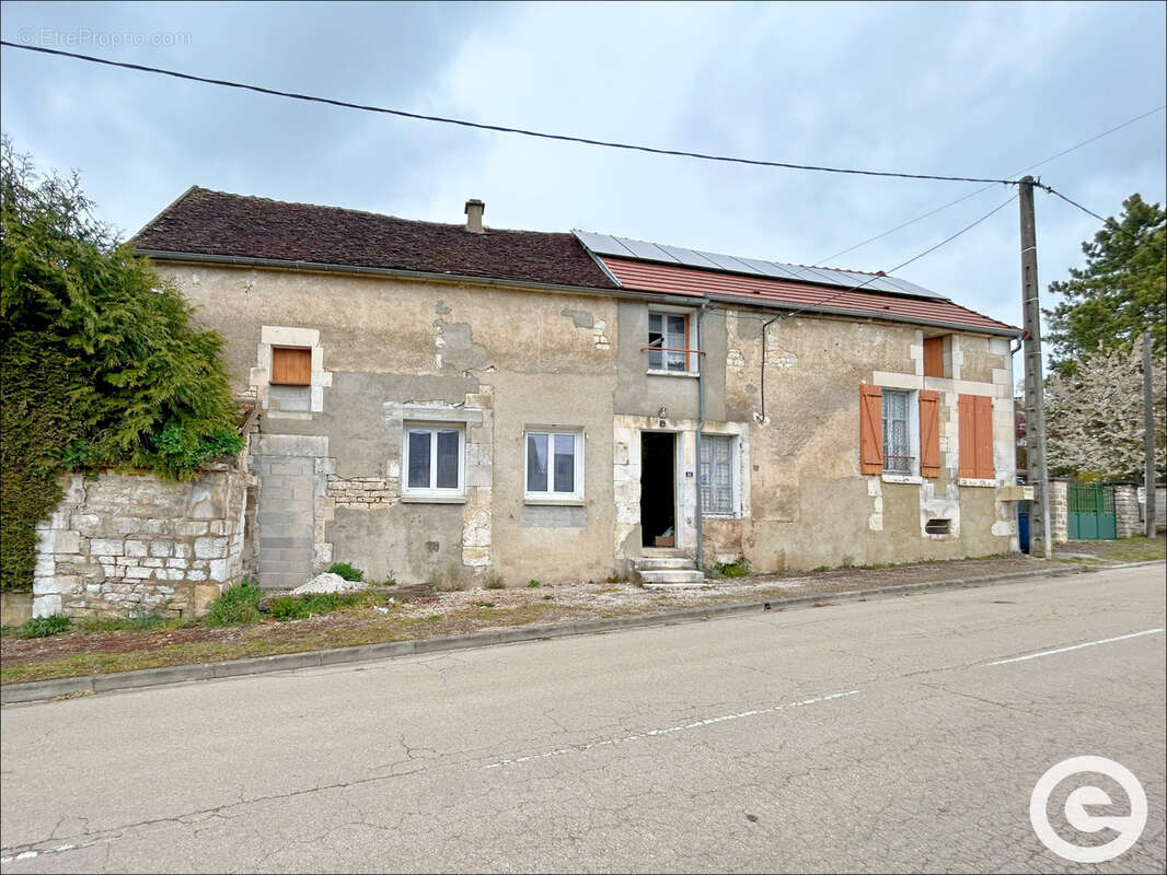 Maison à COURSON-LES-CARRIERES