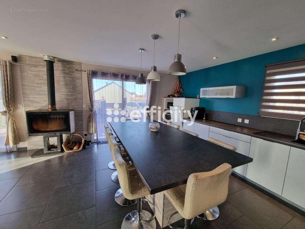 Maison 138 m² à Albaret-Sainte-Marie  - photo 4