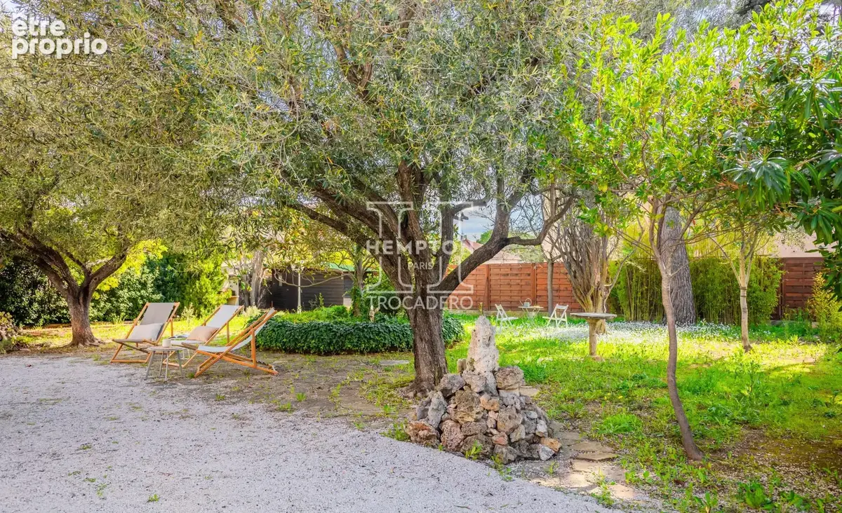 Sanary-sur-mer • maison provencale avec jardin paysager - photo 11