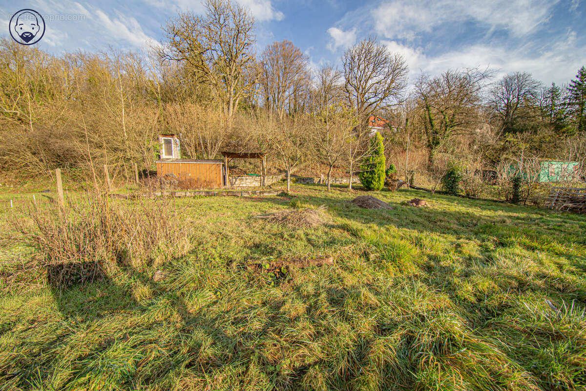Charmant terrain avec un petit abri, d’une superficie totale de 500 m2, idéalement situé à Saint-Mihiel. - photo 3