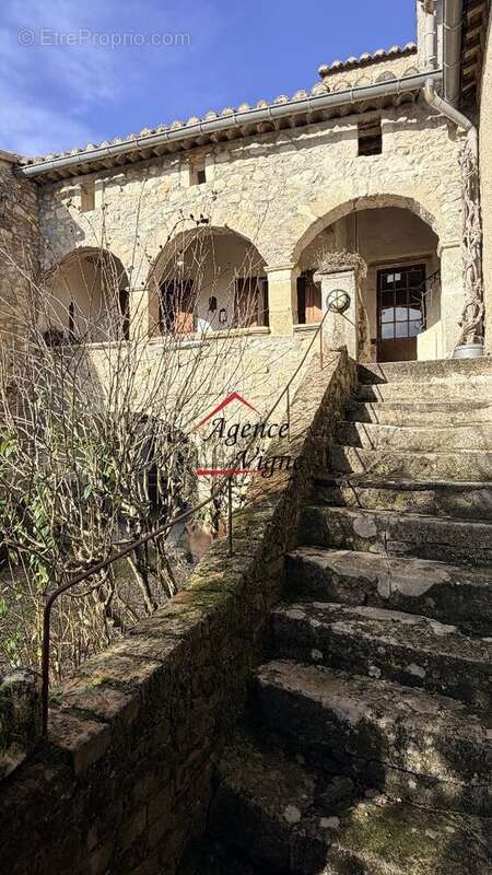 Maison à SAINT-VICTOR-DE-MALCAP