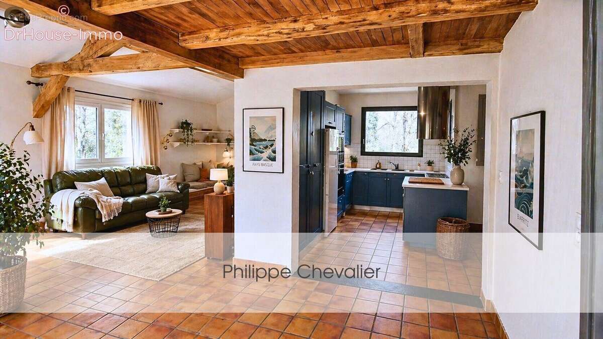 Maison 215 m² à Labastide-Saint-Pierre  - photo 4
