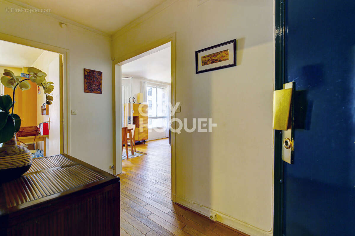 Appartement à PARIS-16E